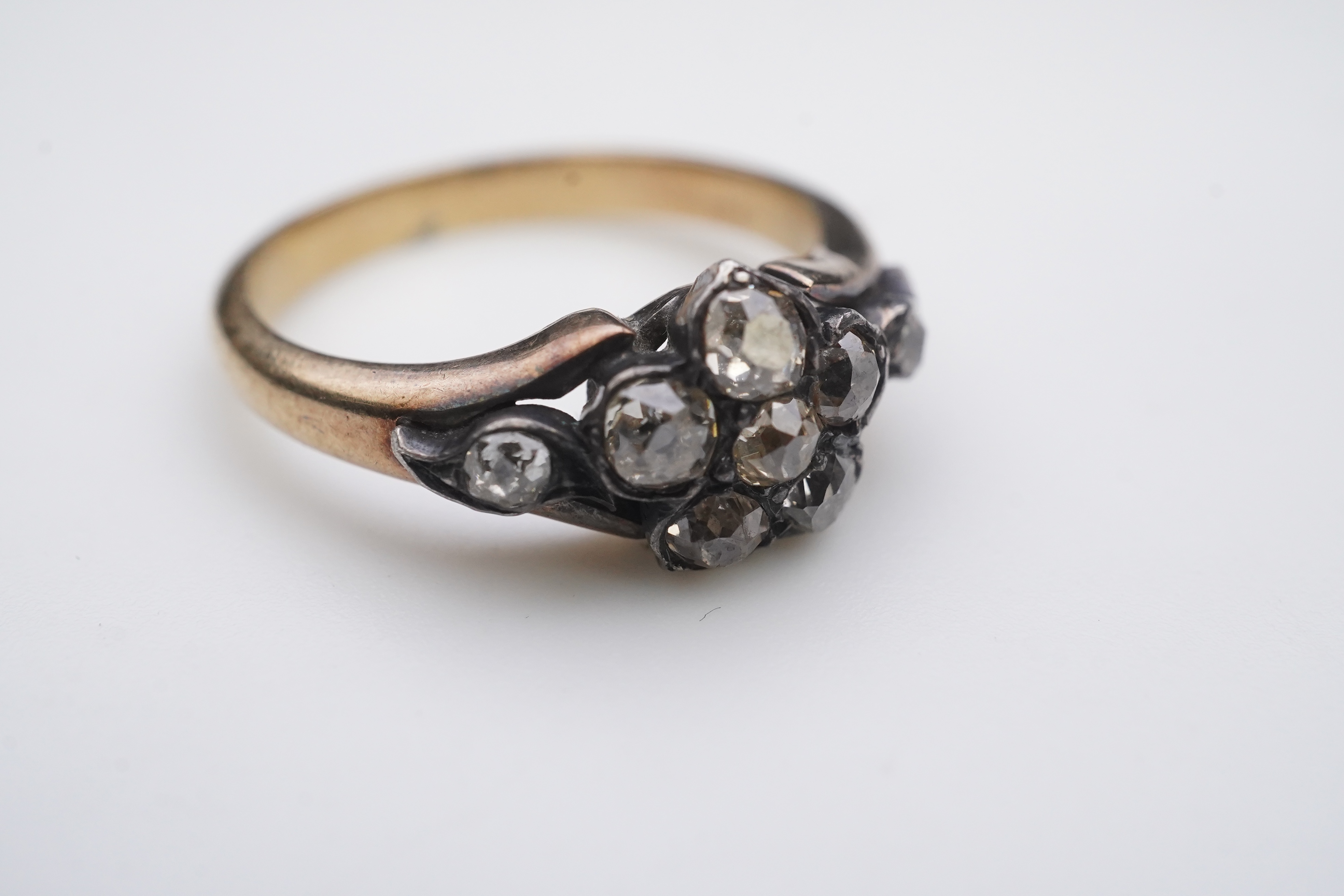 A Victorian diamond ring, late 19th century